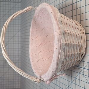 Pink Eyelet Lace Fabric Lined Wicker Basket, 12" Dia X 6" Tall Preloved